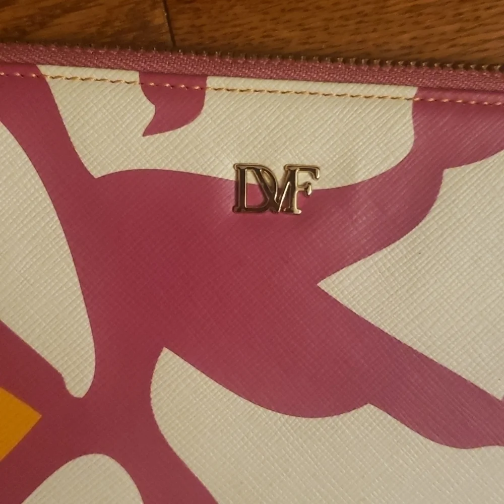 DIANE von furstenburg laptop case / clutch